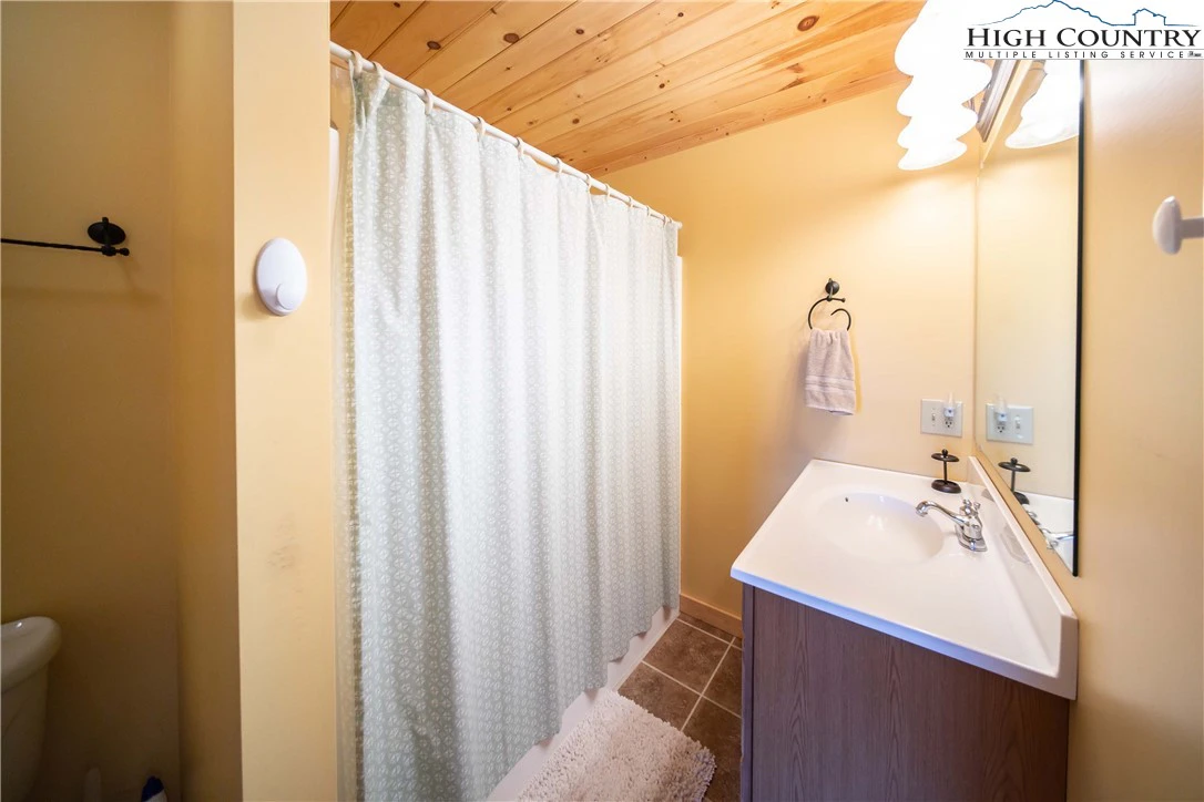 Image number 1 for the current listing