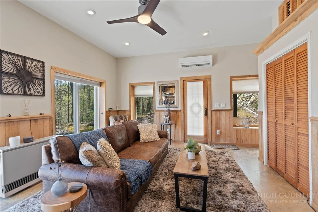 Image number 6 for the current listing