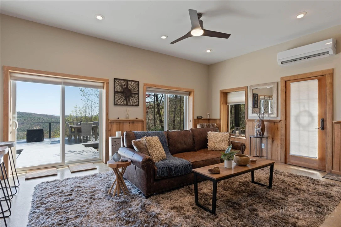 Image number 10 for the current listing