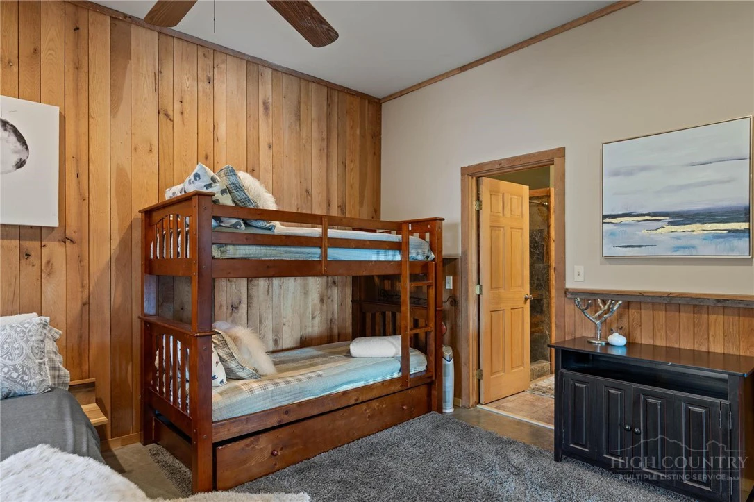 Image number 15 for the current listing