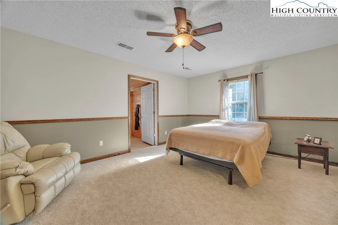 Image number 3 for the current listing