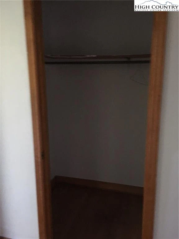 Image number 11 for the current listing