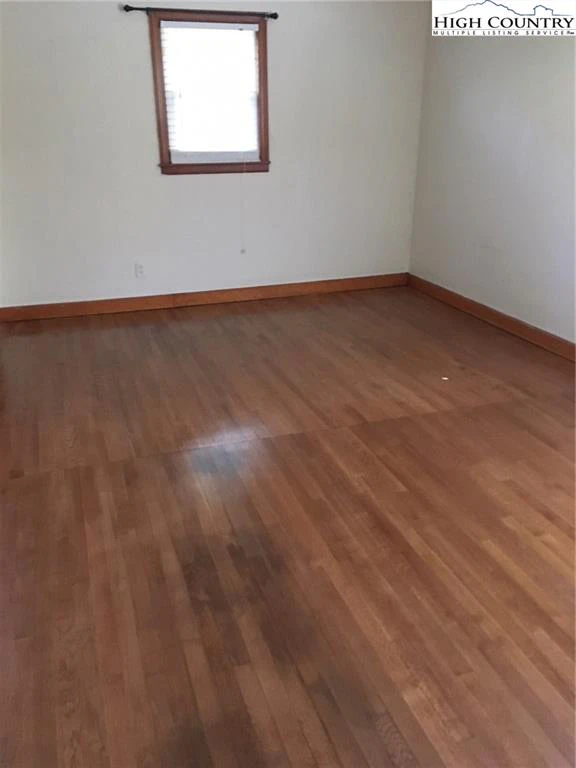 Image number 12 for the current listing