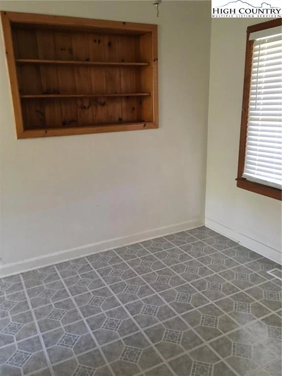 Image number 13 for the current listing