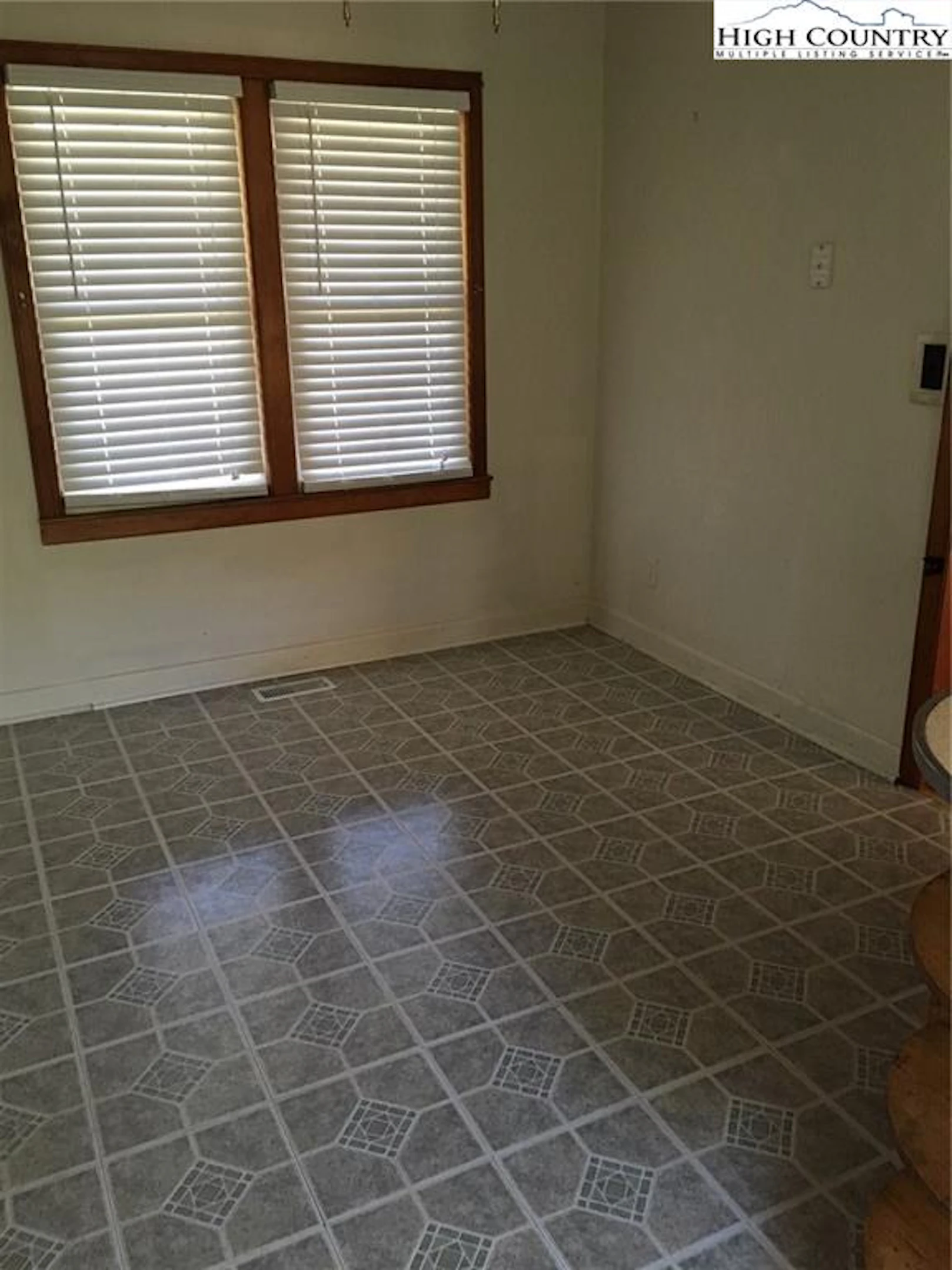 Image number 8 for the current listing