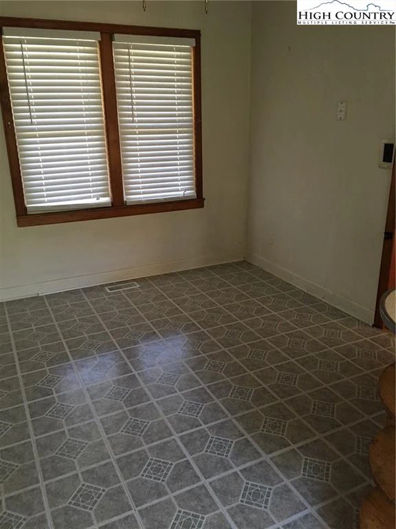 Image number 8 for the current listing