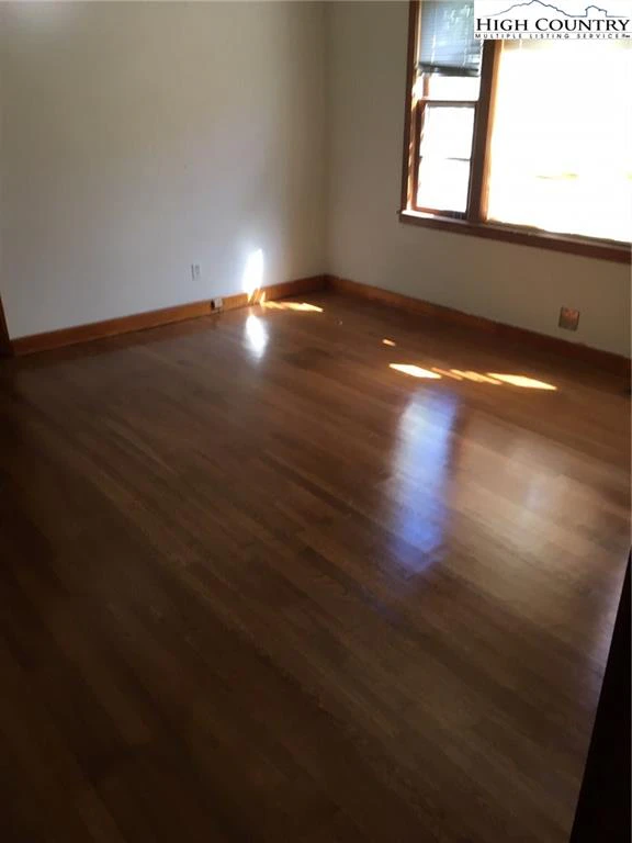 Image number 9 for the current listing