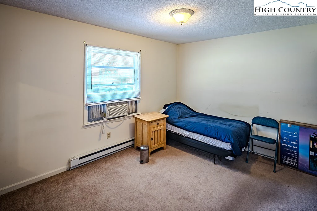Image number 3 for the current listing
