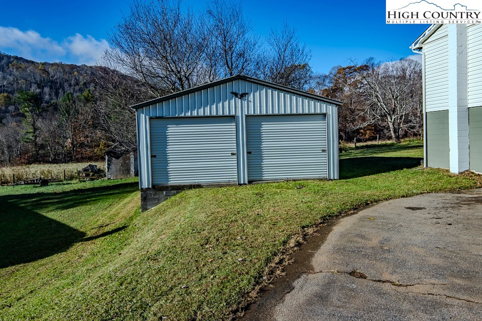 Image number 11 for the current listing