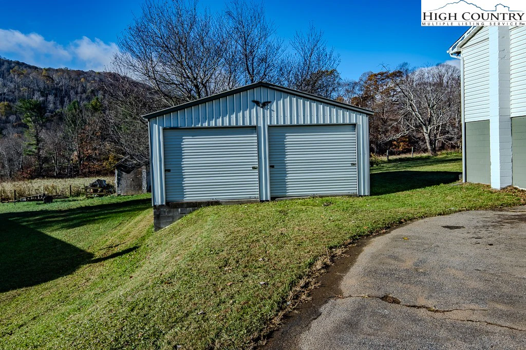 Image number 11 for the current listing