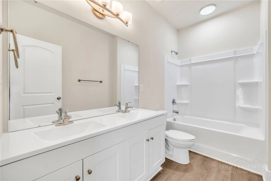 Image number 10 for the current listing