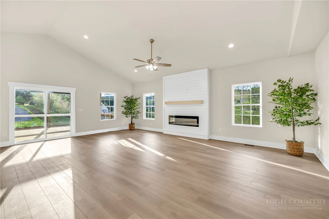 Image number 12 for the current listing