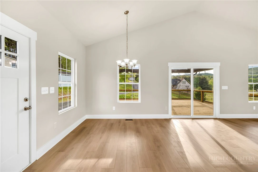 Image number 15 for the current listing