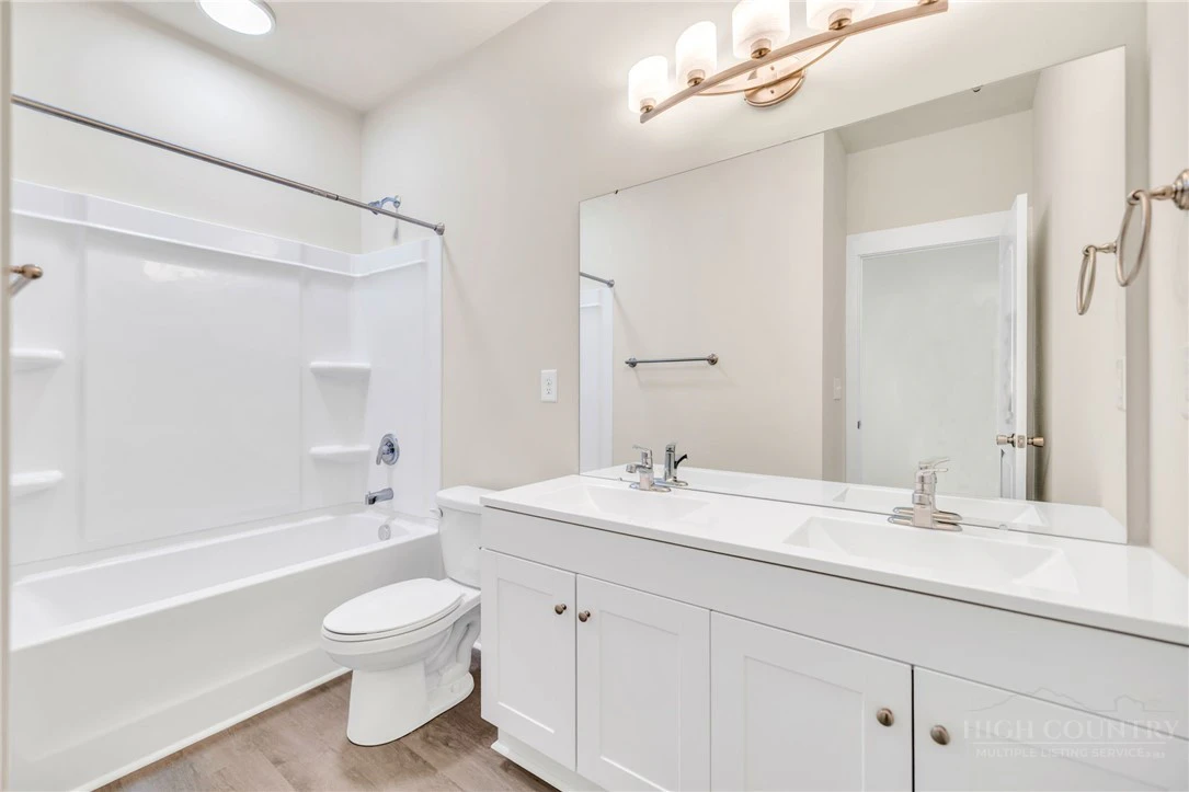 Image number 5 for the current listing