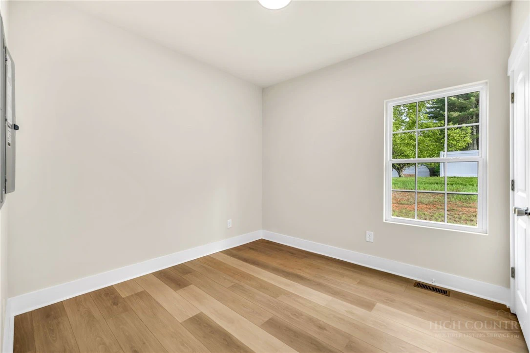 Image number 6 for the current listing