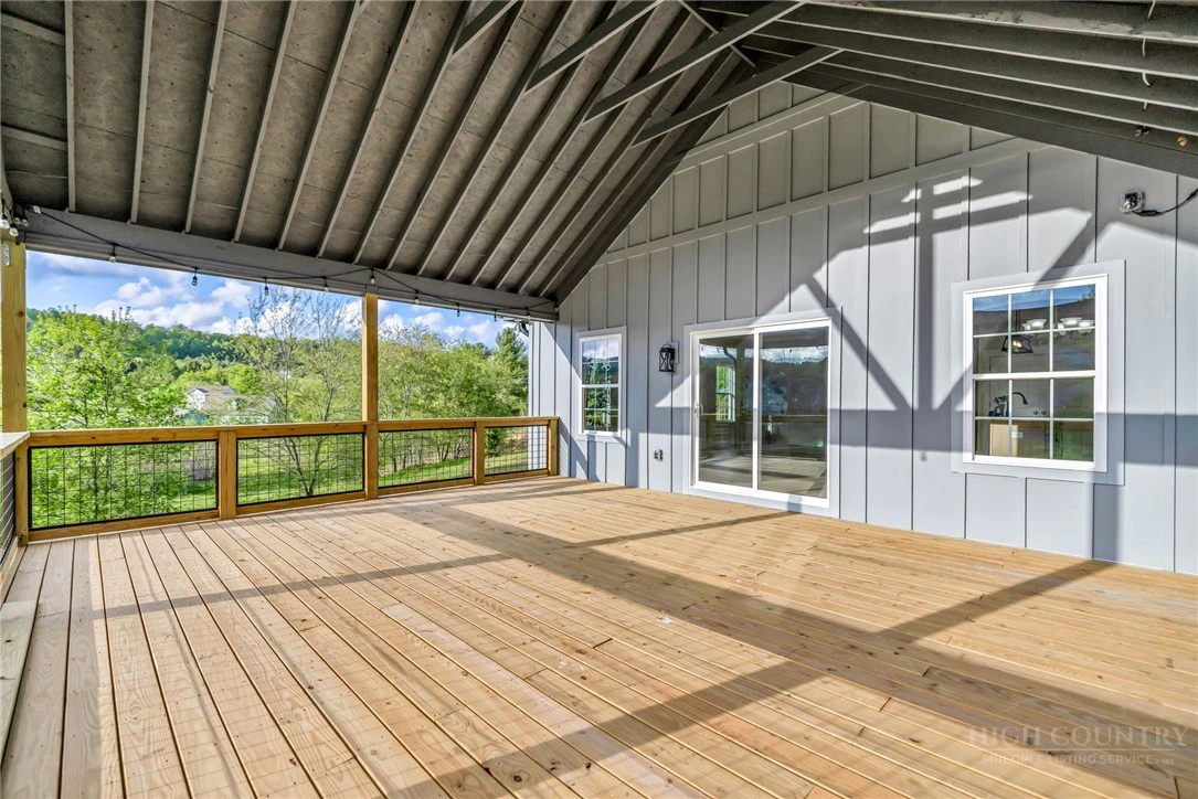 Image number 18 for the current listing