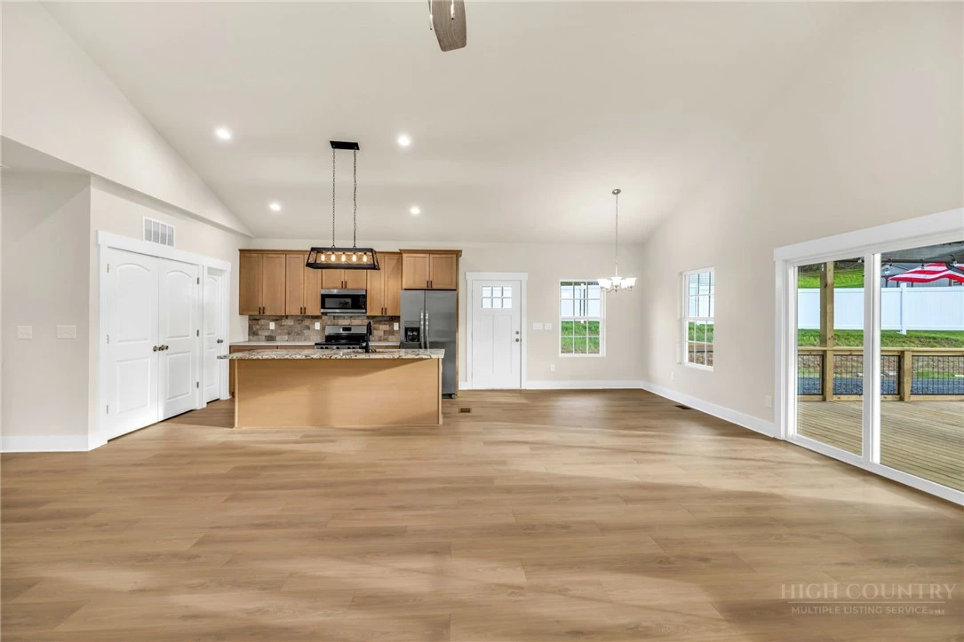 Image number 2 for the current listing