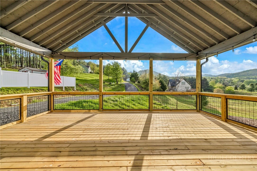 Image number 17 for the current listing