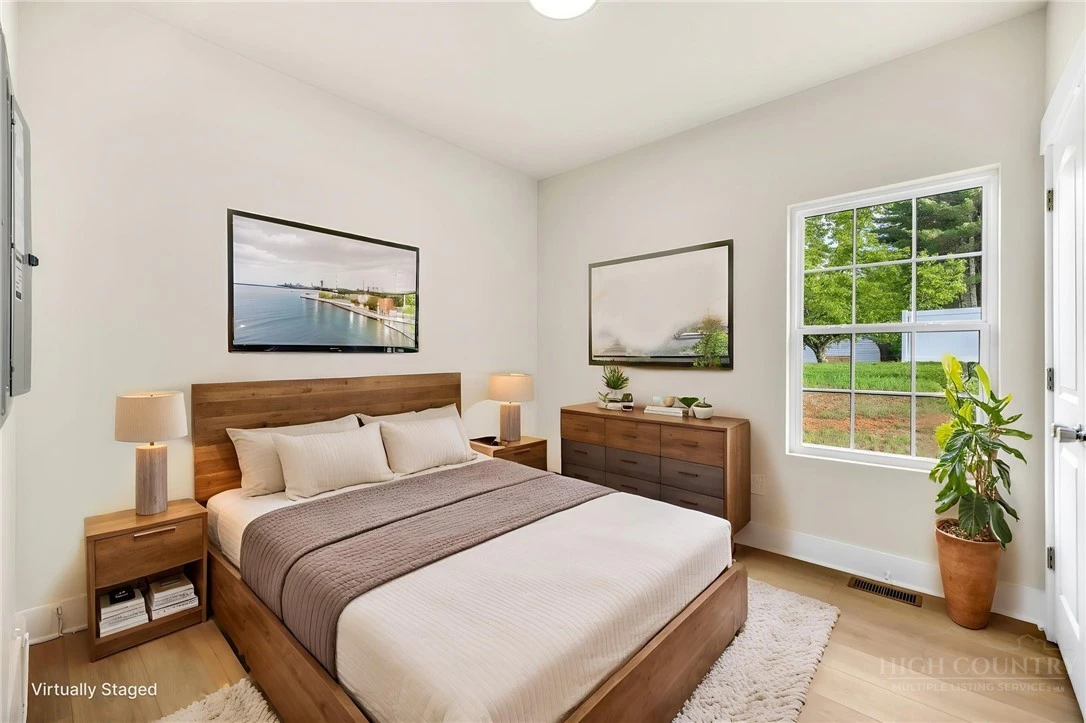 Image number 7 for the current listing