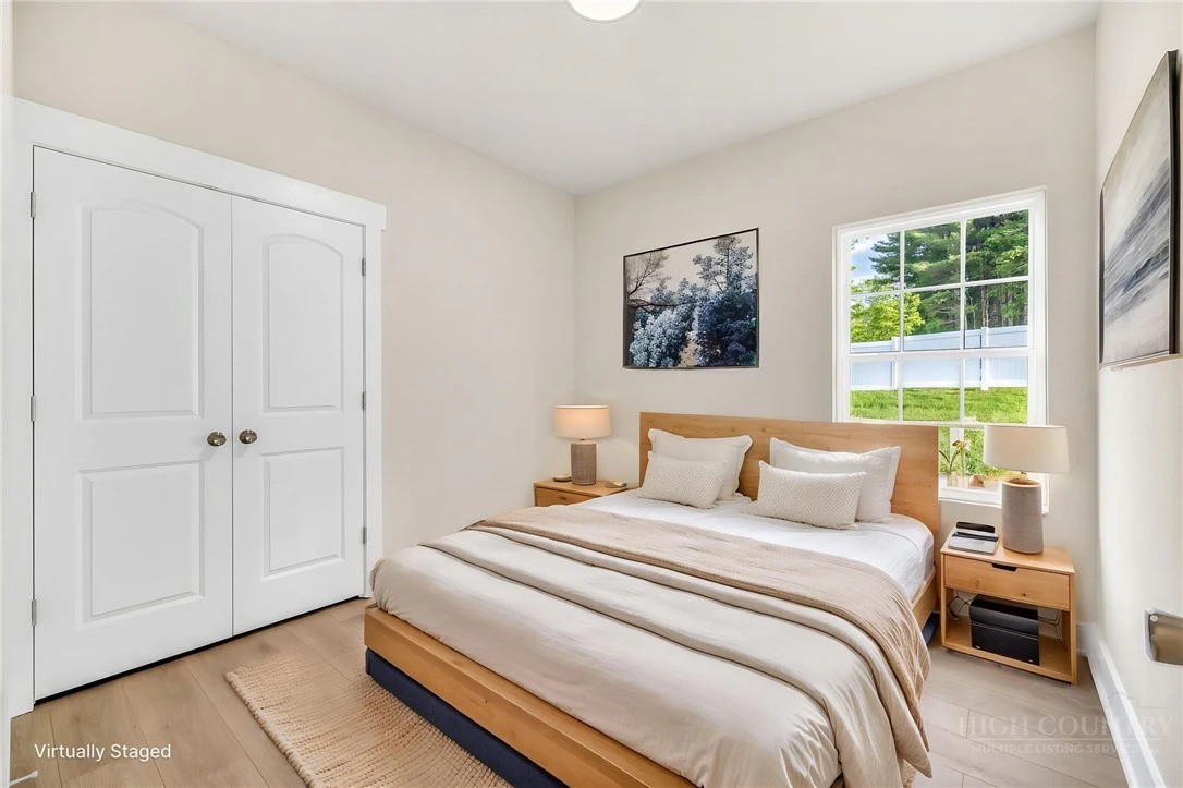Image number 9 for the current listing