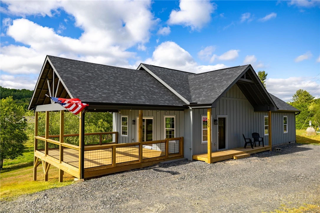 Image number 1 for the current listing