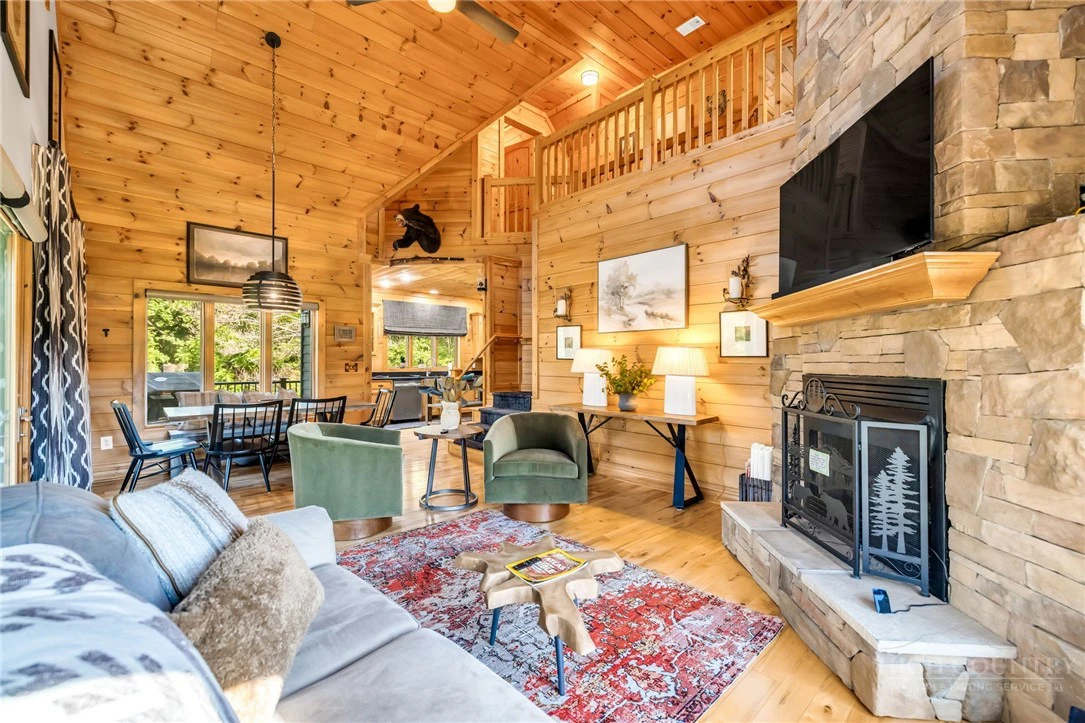 Image number 19 for the current listing
