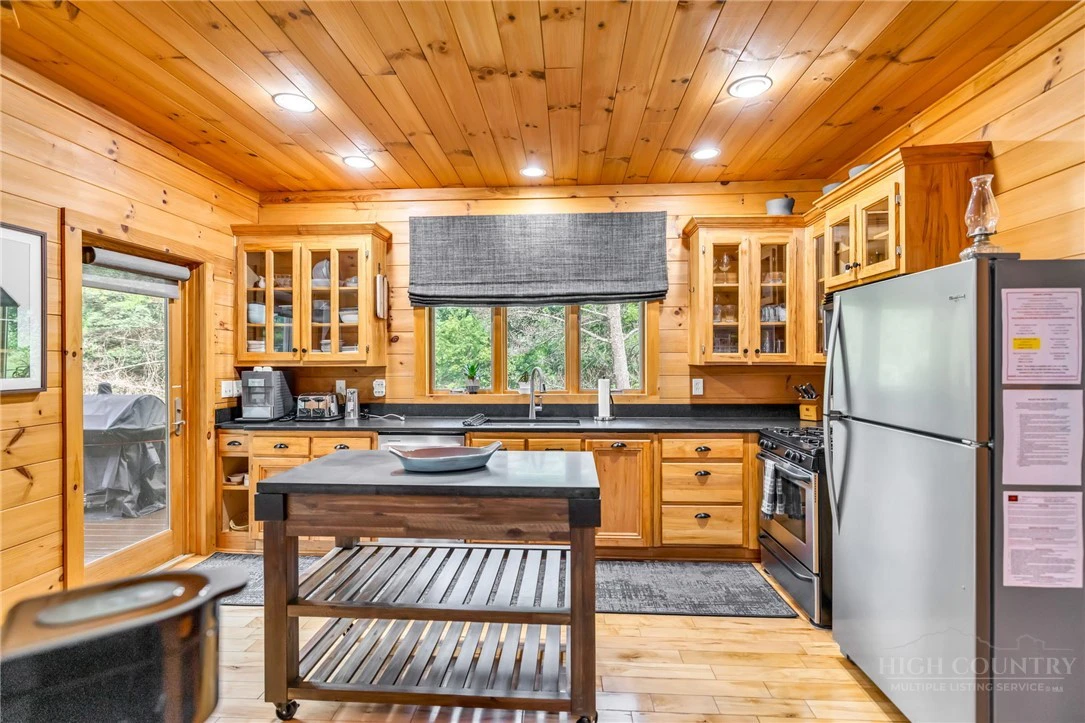 Image number 10 for the current listing