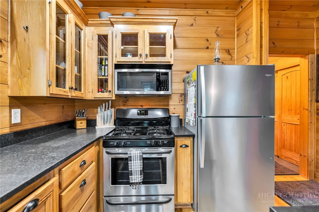 Image number 13 for the current listing