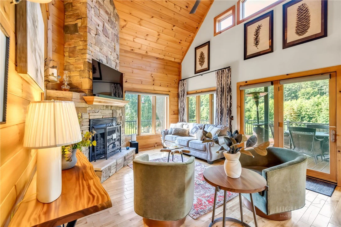 Image number 16 for the current listing