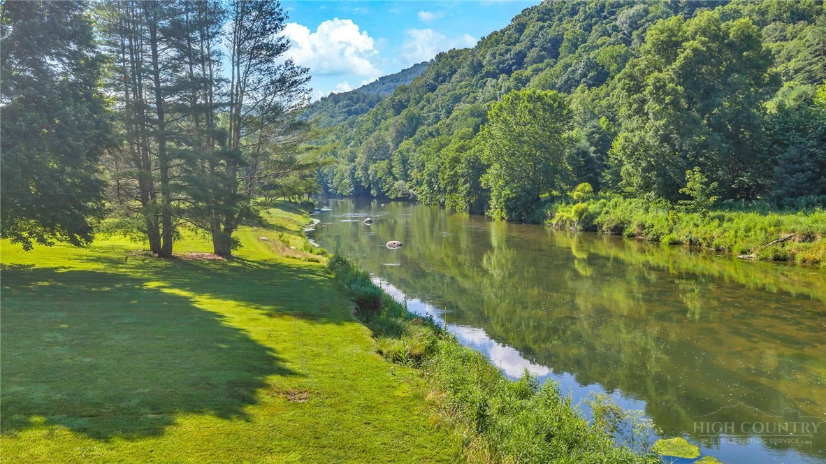 Image number 3 for the current listing