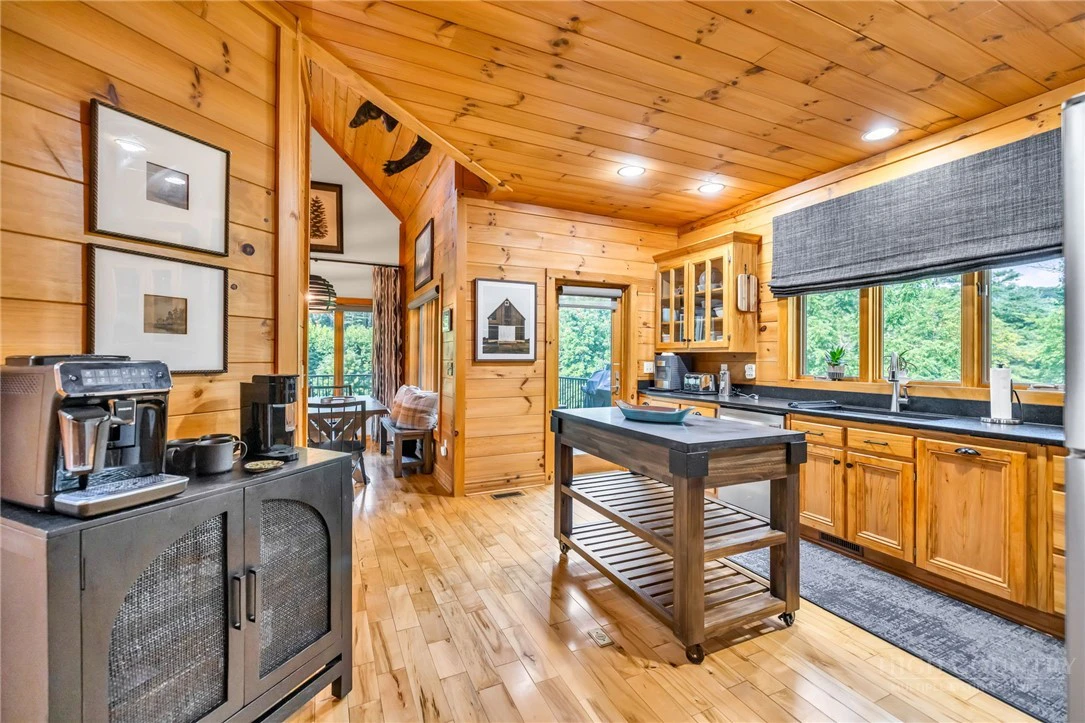 Image number 11 for the current listing