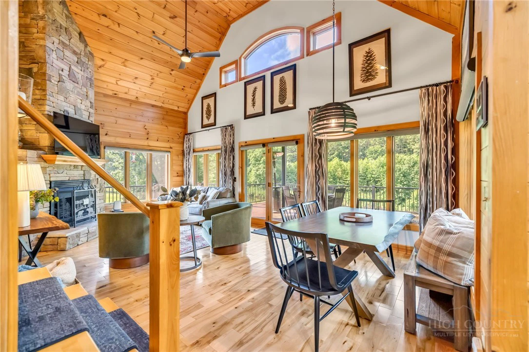Image number 14 for the current listing