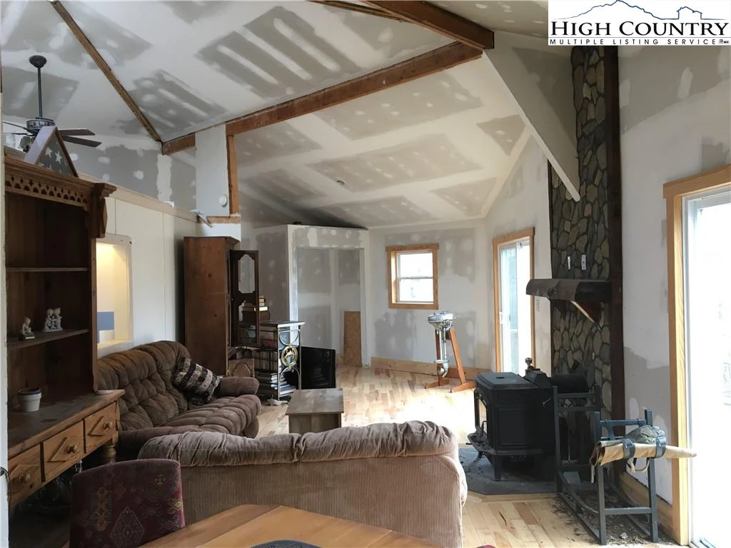 Image number 8 for the current listing
