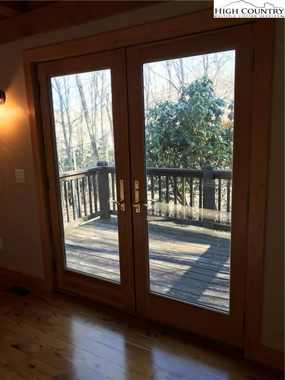 Image number 17 for the current listing
