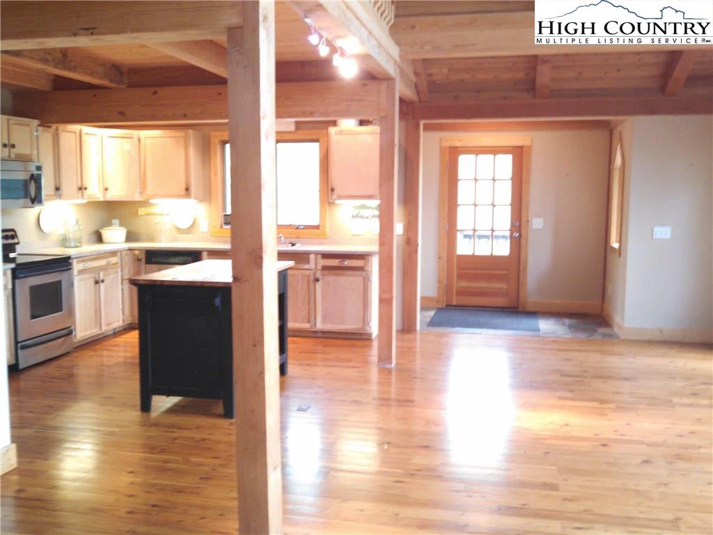 Image number 2 for the current listing