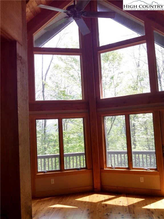 Image number 5 for the current listing
