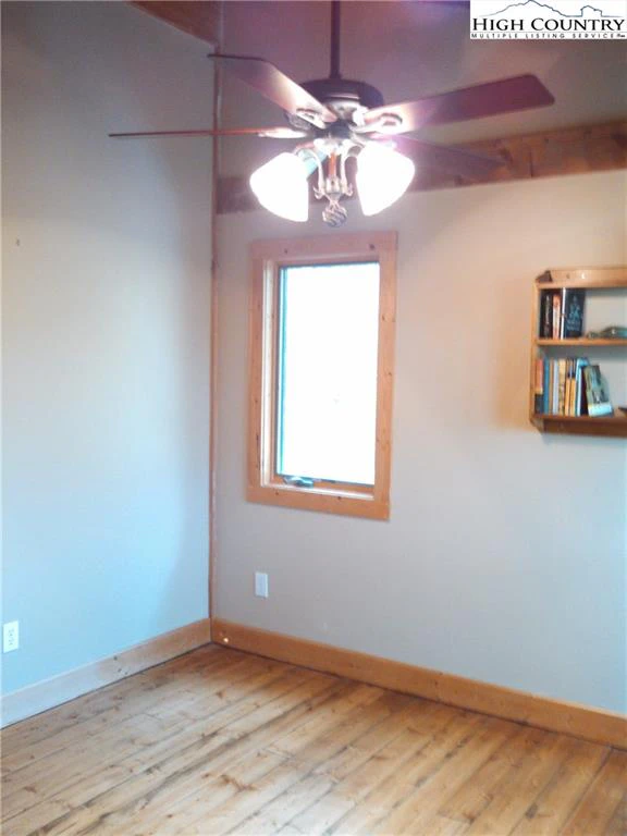 Image number 4 for the current listing