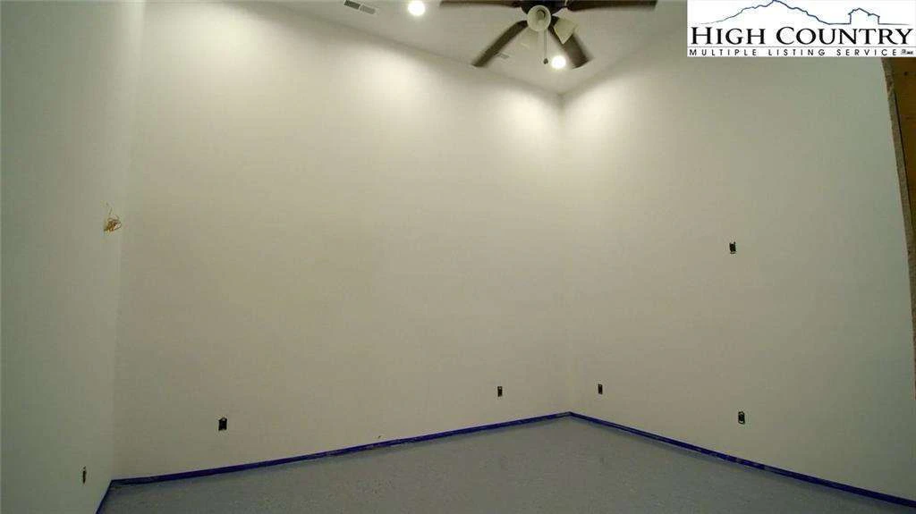 Image number 7 for the current listing