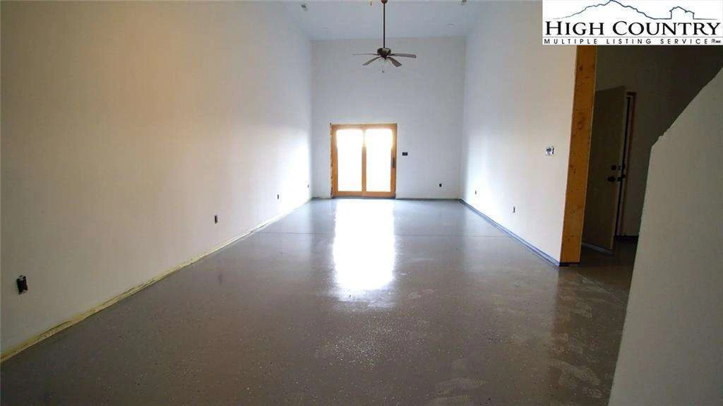 Image number 8 for the current listing