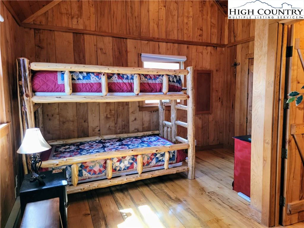 Image number 2 for the current listing