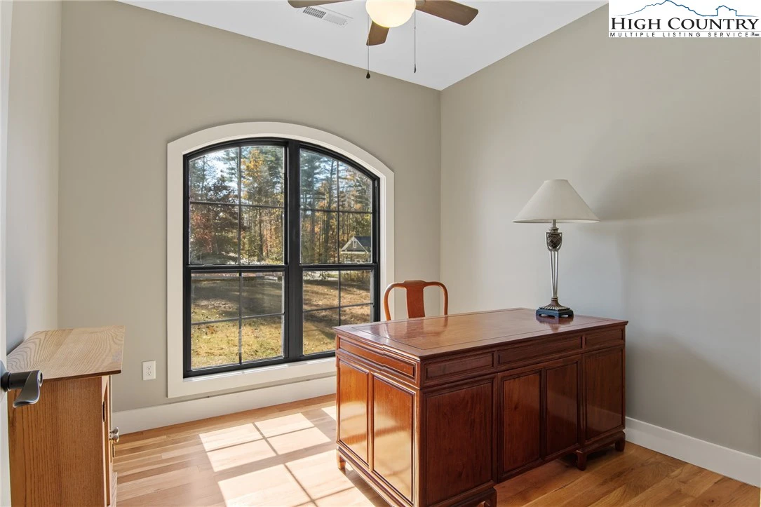 Image number 9 for the current listing