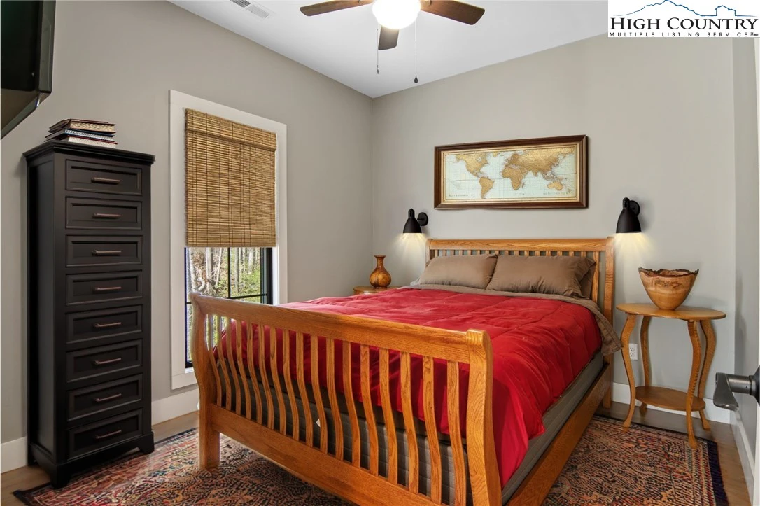 Image number 7 for the current listing