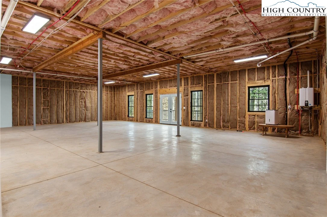 Image number 11 for the current listing