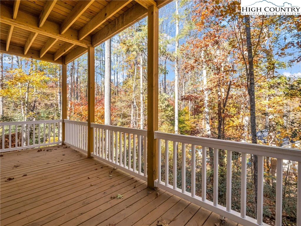 Image number 14 for the current listing