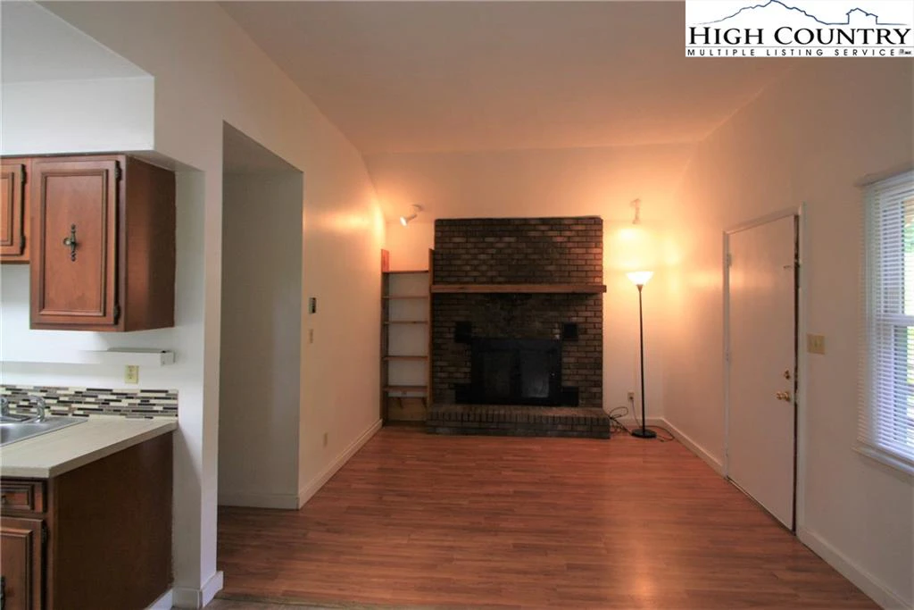 Image number 14 for the current listing