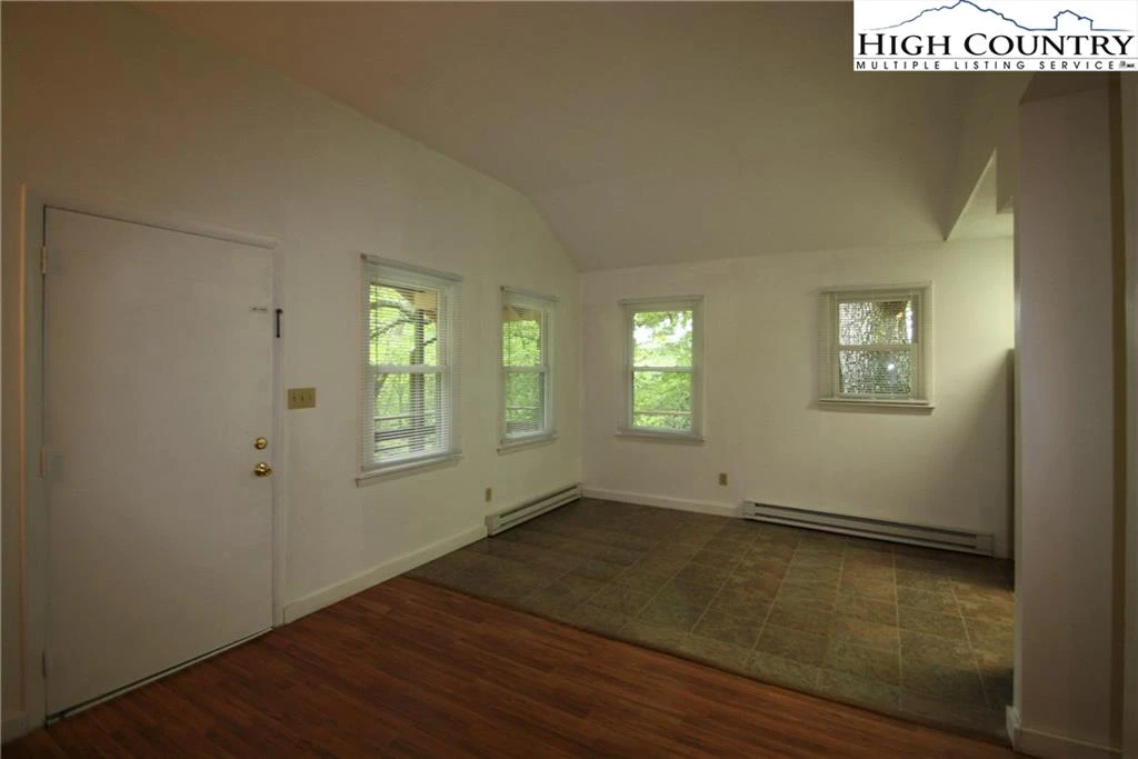 Image number 13 for the current listing