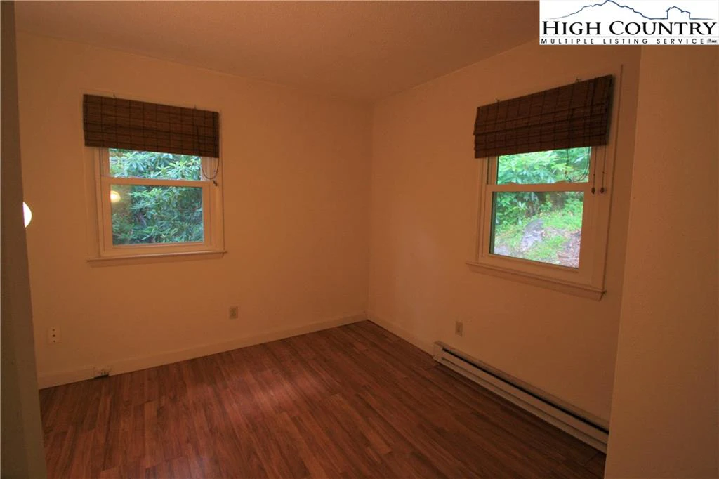 Image number 2 for the current listing