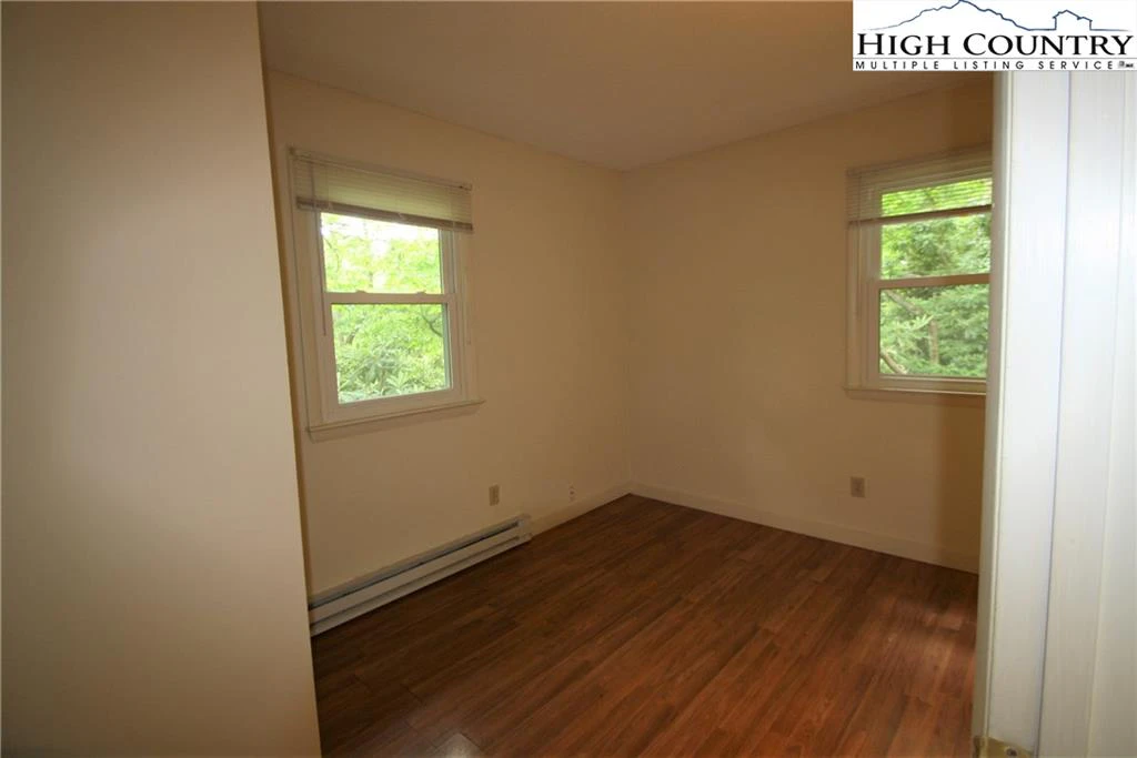 Image number 10 for the current listing