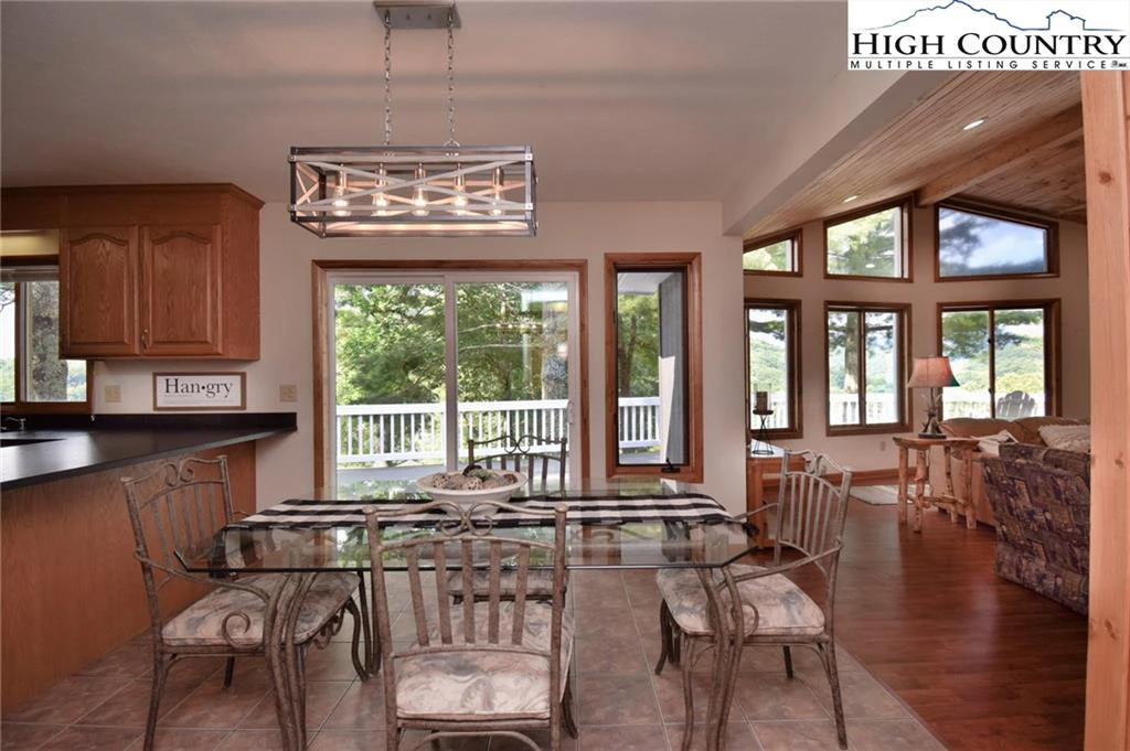 Image number 14 for the current listing