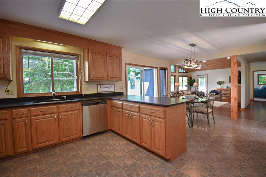 Image number 2 for the current listing